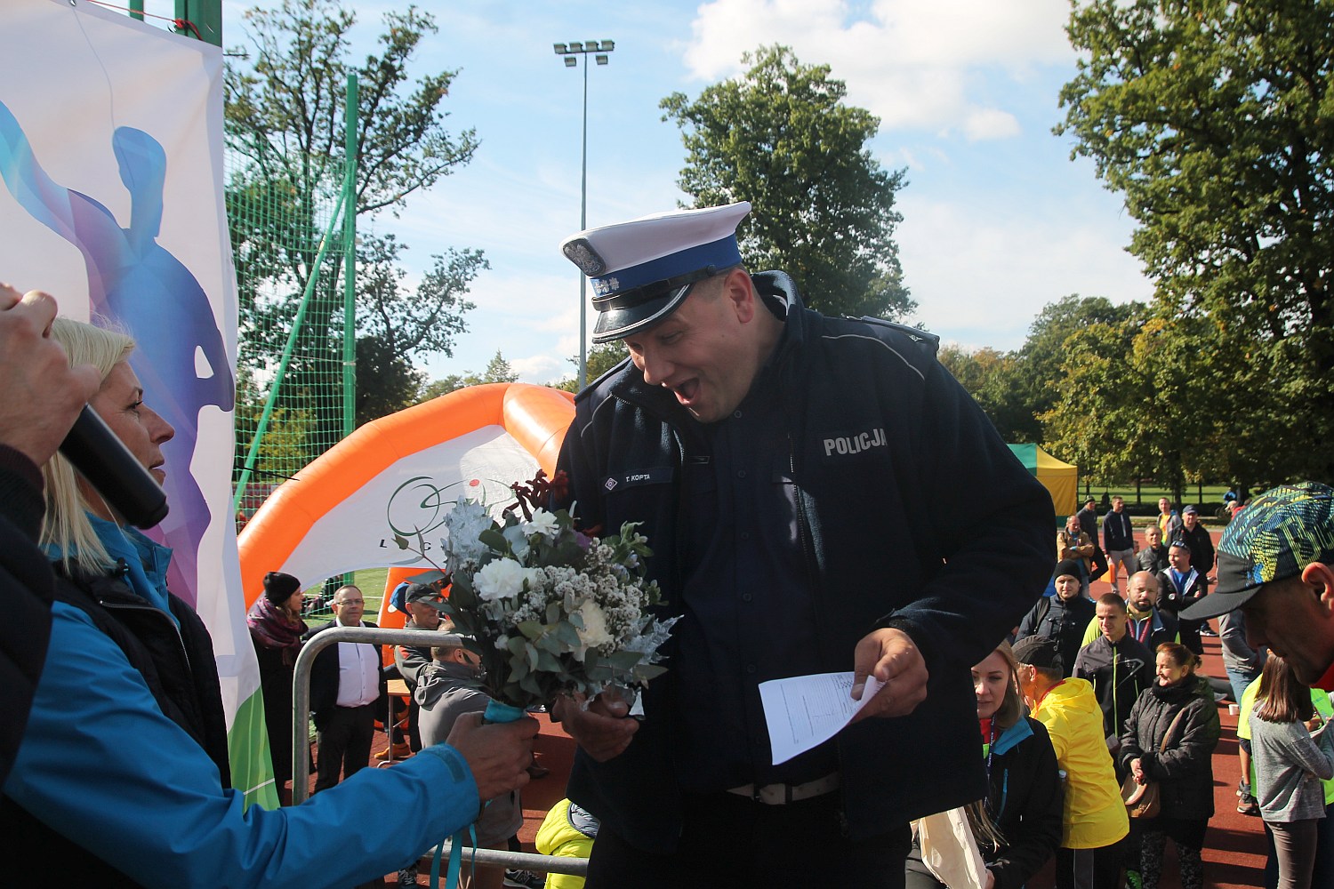 Dekoracja najlepszych zawodników w Legnickim Święcie Biegania
