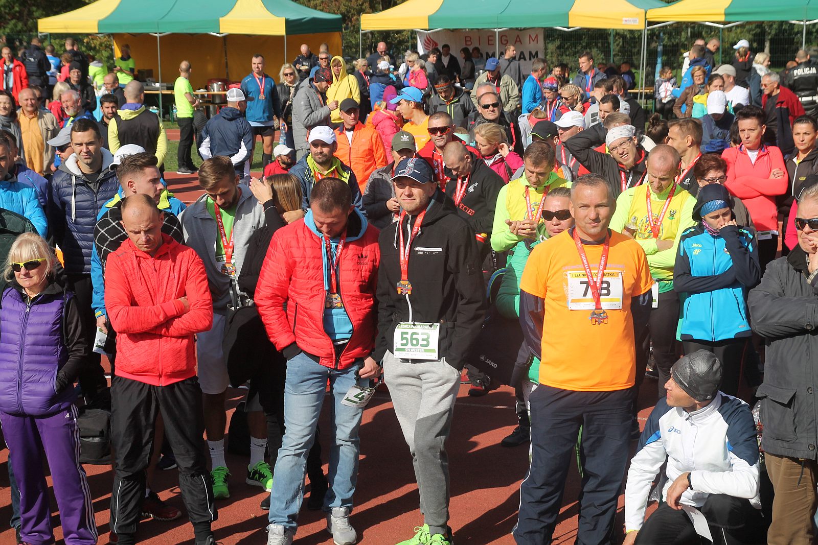 Dekoracja najlepszych zawodników w Legnickim Święcie Biegania