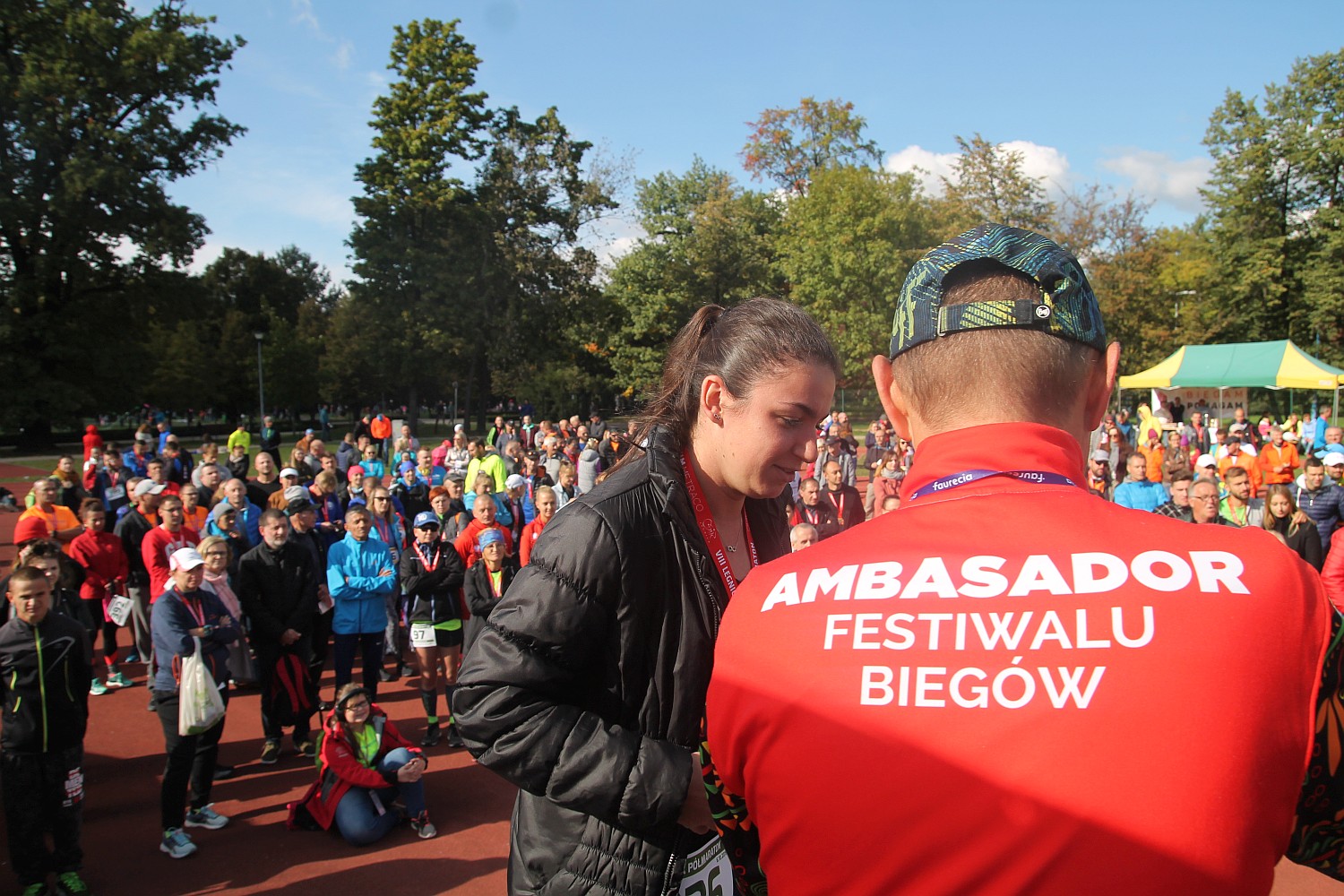 Dekoracja najlepszych zawodników w Legnickim Święcie Biegania