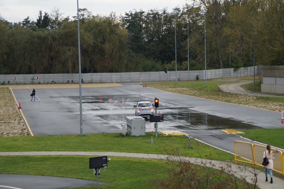 Kierowcy z pogotowia ratunkowego najlepiej jeżdżą samochodami