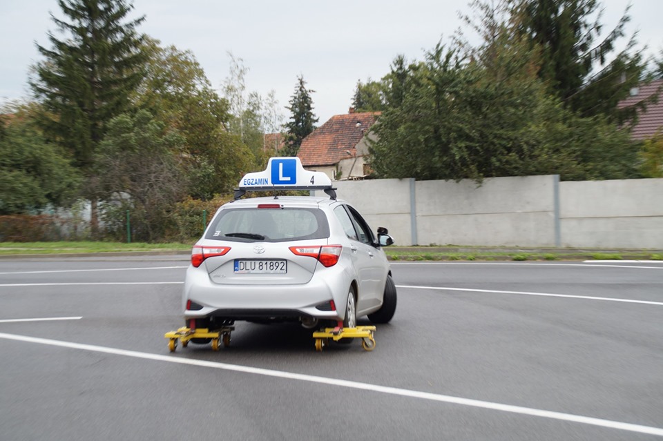 Kierowcy z pogotowia ratunkowego najlepiej jeżdżą samochodami