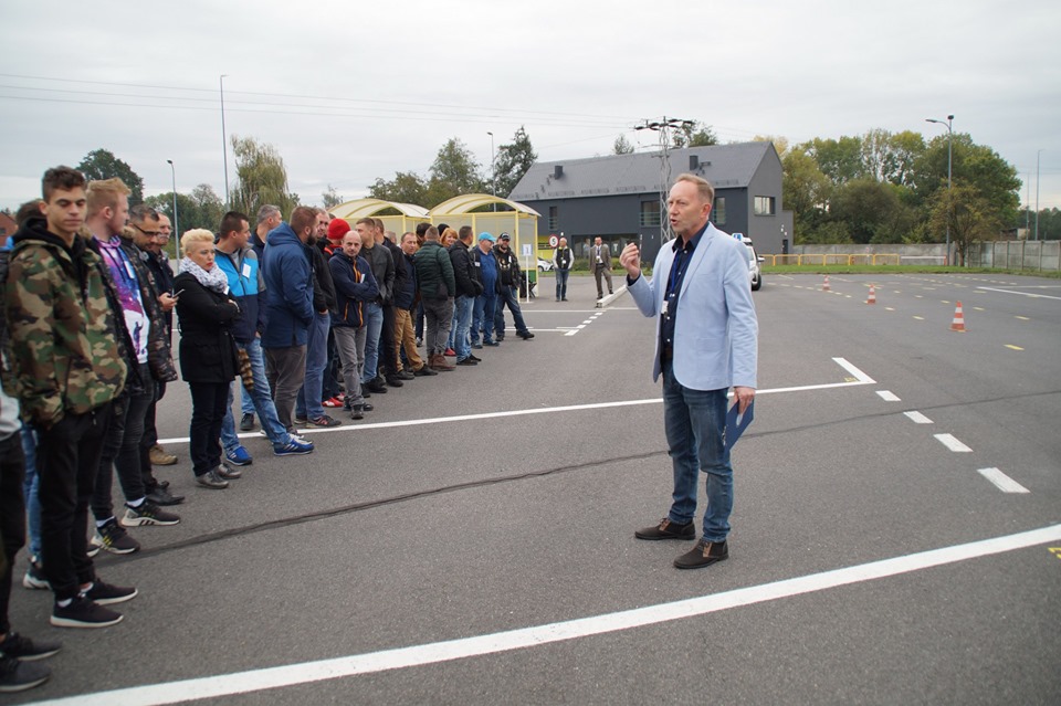 Kierowcy z pogotowia ratunkowego najlepiej jeżdżą samochodami