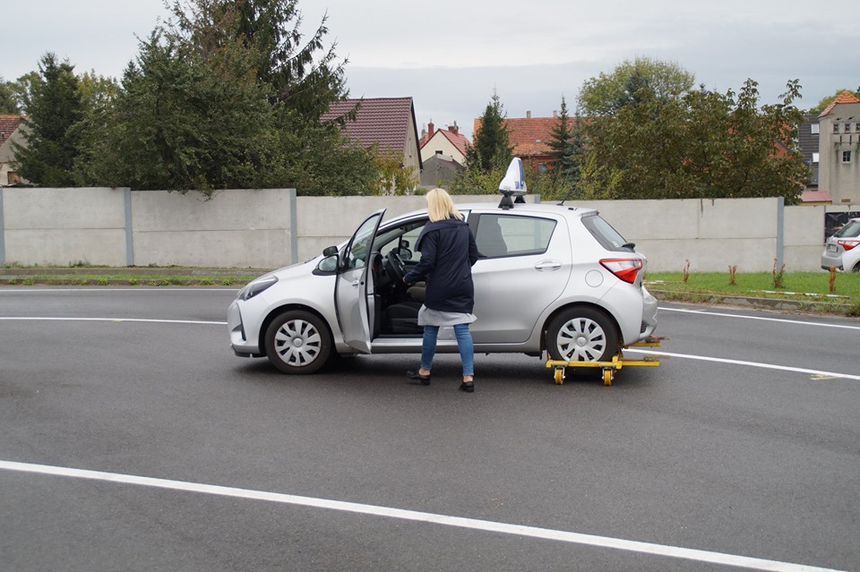 Kierowcy z pogotowia ratunkowego najlepiej jeżdżą samochodami