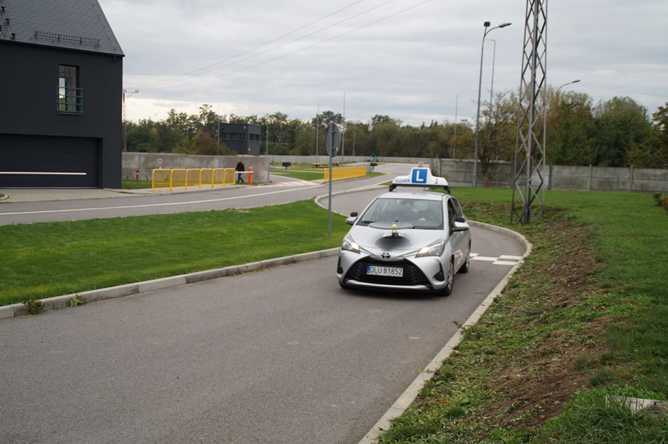 Kierowcy z pogotowia ratunkowego najlepiej jeżdżą samochodami