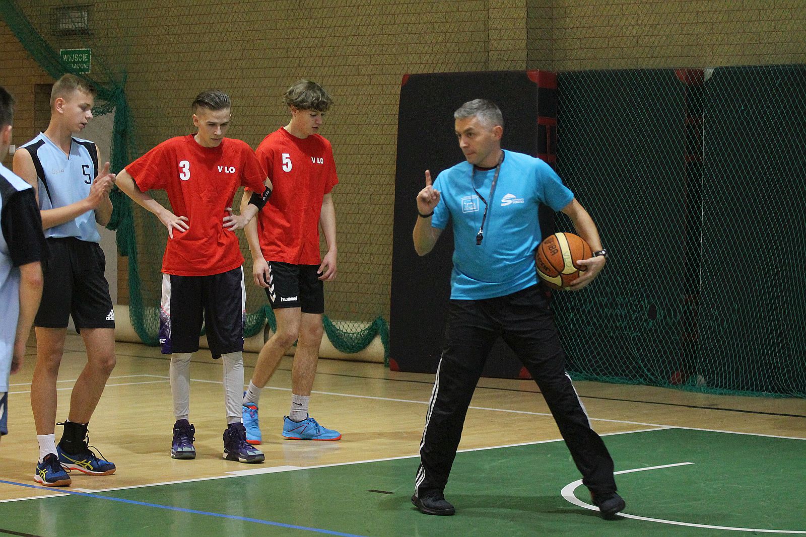 Zawodnicy z I LO zwyciezcami turnieju w koszykówkę 3x3