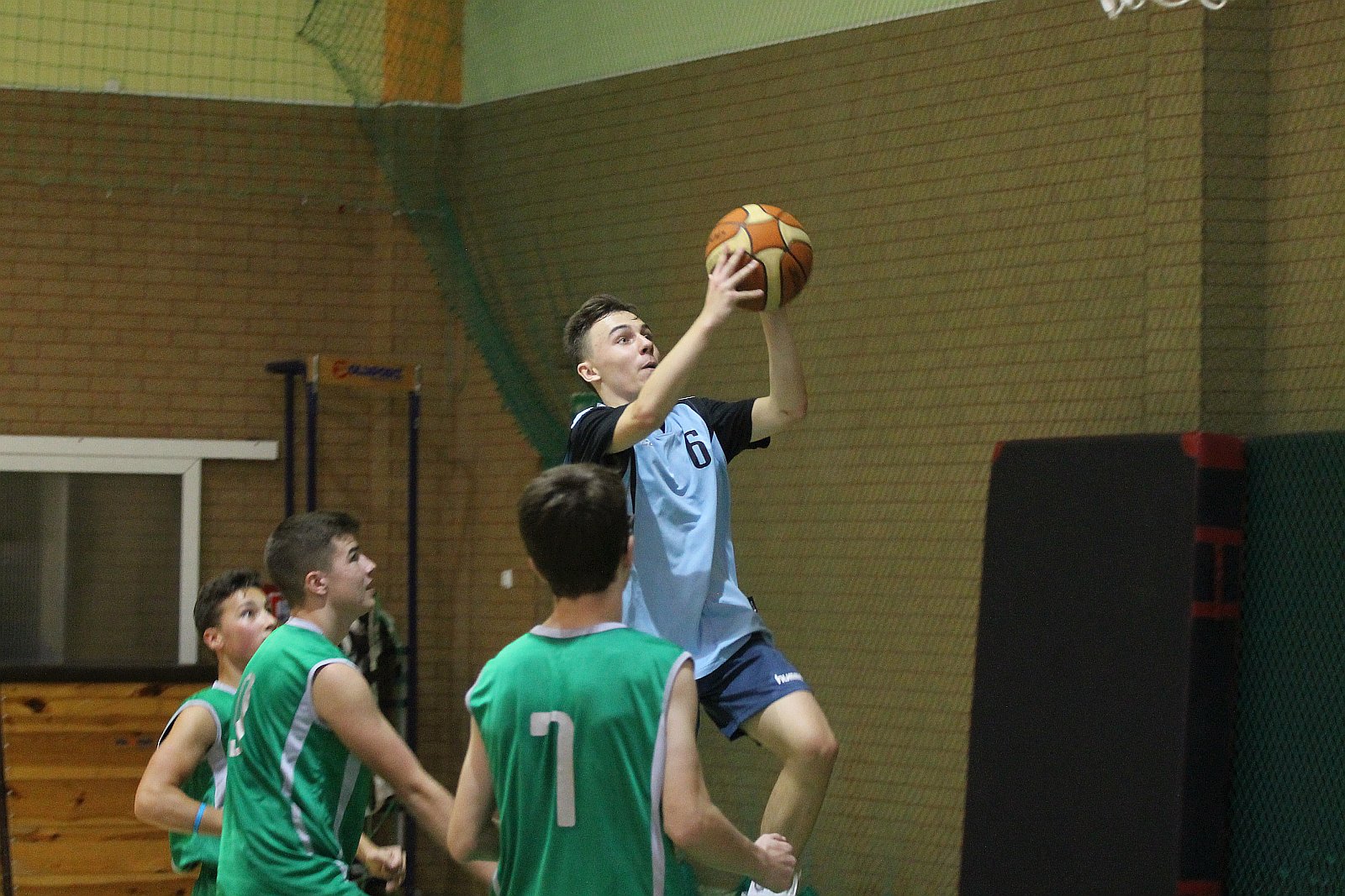 Zawodnicy z I LO zwyciezcami turnieju w koszykówkę 3x3