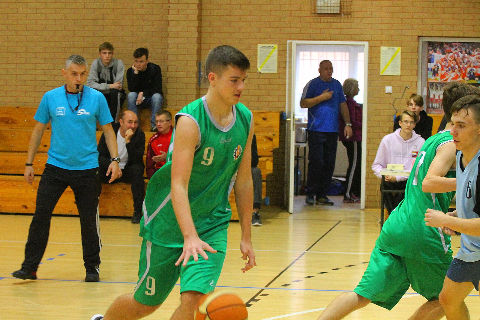 Zawodnicy z I LO zwyciezcami turnieju w koszykówkę 3x3
