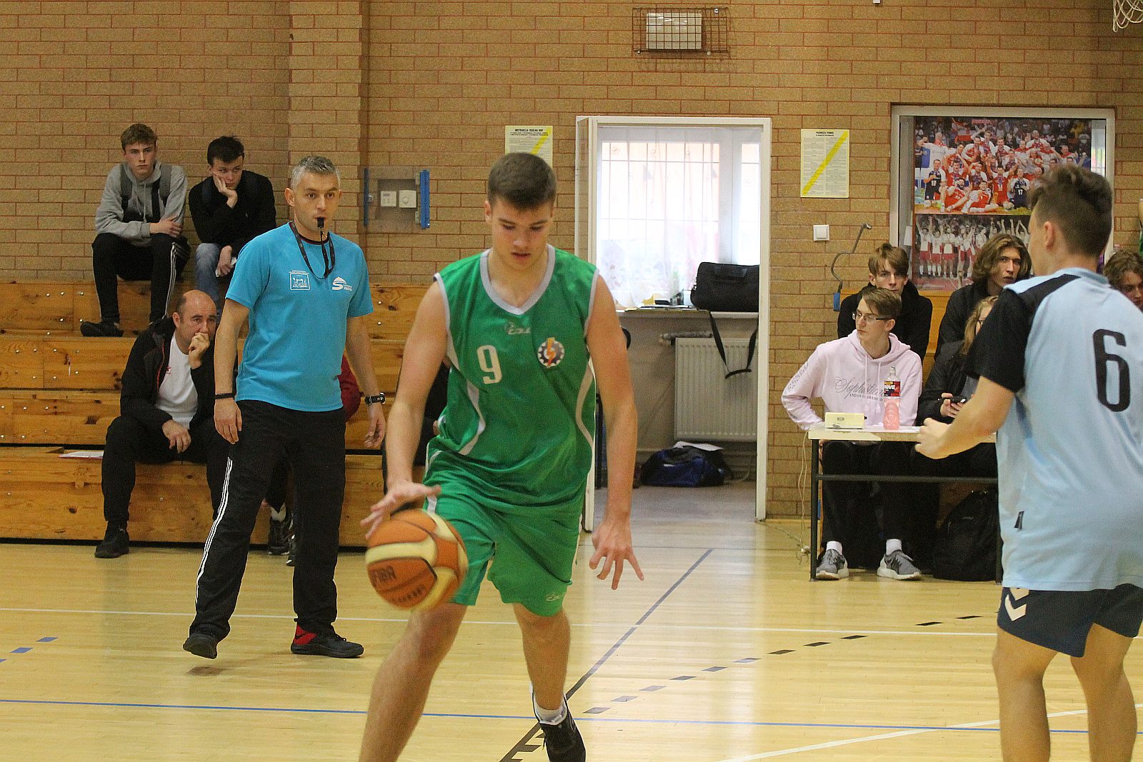 Zawodnicy z I LO zwyciezcami turnieju w koszykówkę 3x3