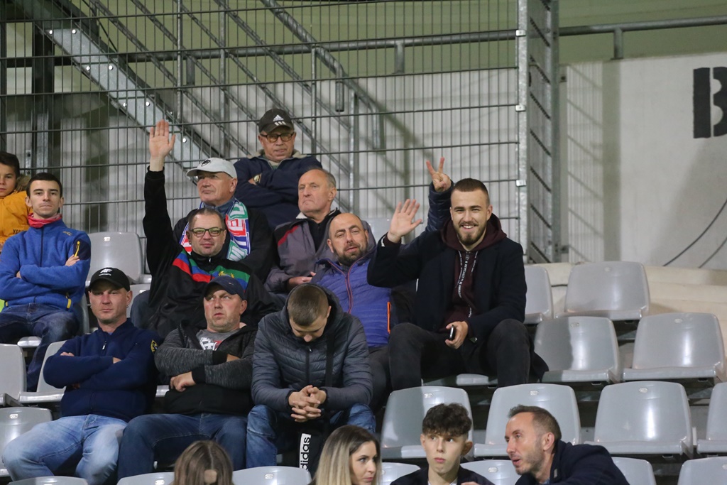 Kibice, dwunasty zawodnik na meczu Miedzi ze Stomilem