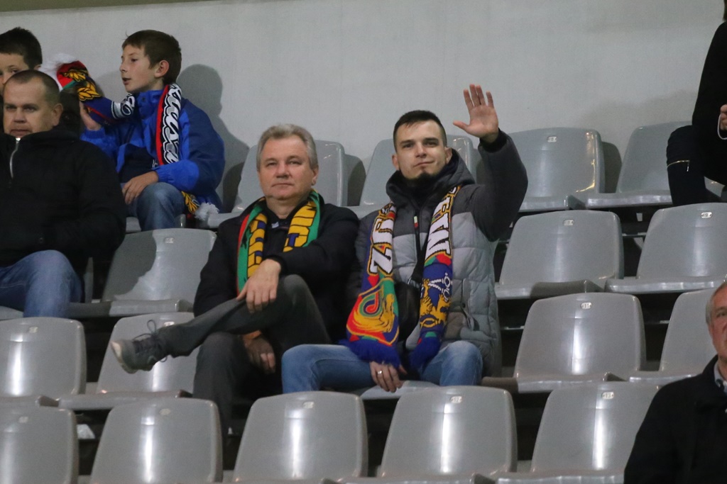 Kibice, dwunasty zawodnik na meczu Miedzi ze Stomilem