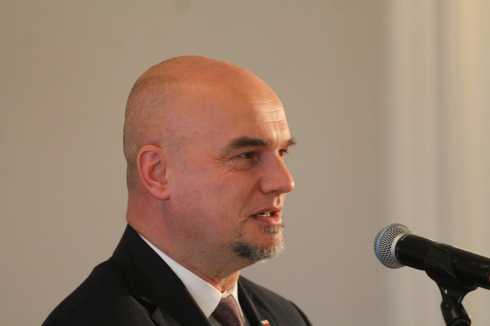 Kurator zaśpiewał, a potem odznaczył i nagrodził nauczycieli