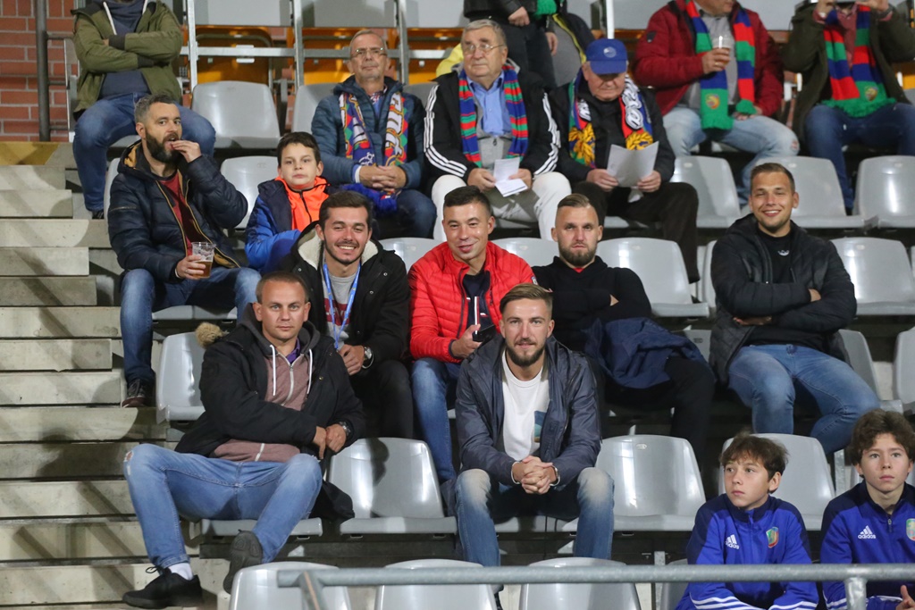 Kibice, dwunasty zawodnik na meczu Miedzi ze Stomilem