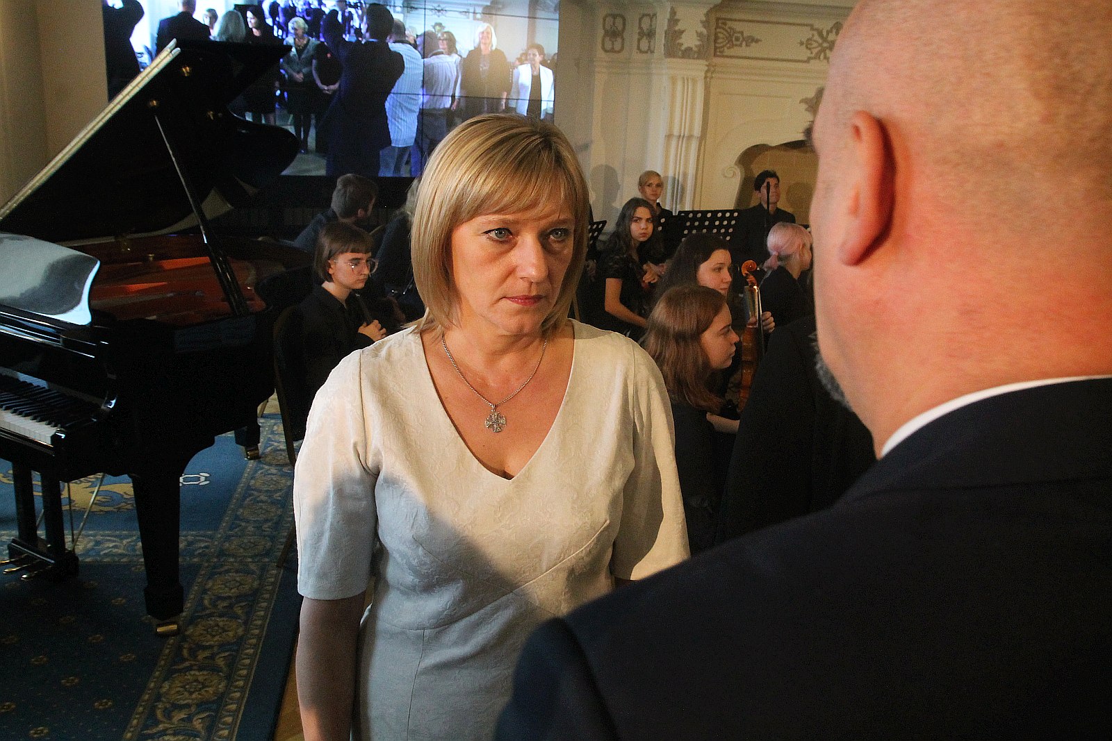 Kurator zaśpiewał, a potem odznaczył i nagrodził nauczycieli