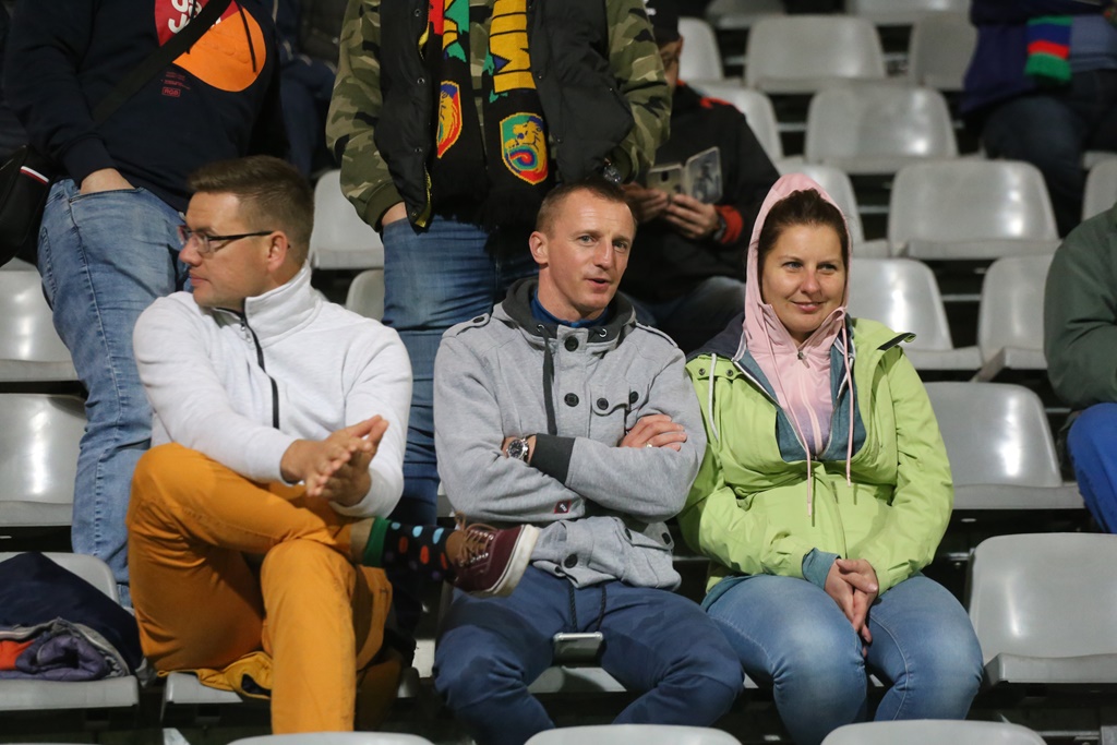 Kibice, dwunasty zawodnik na meczu Miedzi ze Stomilem