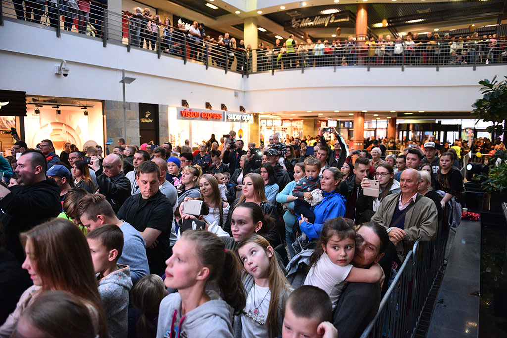 Muzyczne gwiazdy i fajerwerki na urodzinach Galerii Piastów.