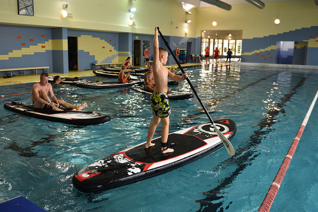 SUP-er szkolenie na Delfinku czyli pływanie na desce z wiosłem