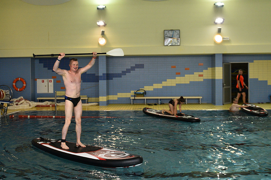 SUP-er szkolenie na Delfinku czyli pływanie na desce z wiosłem