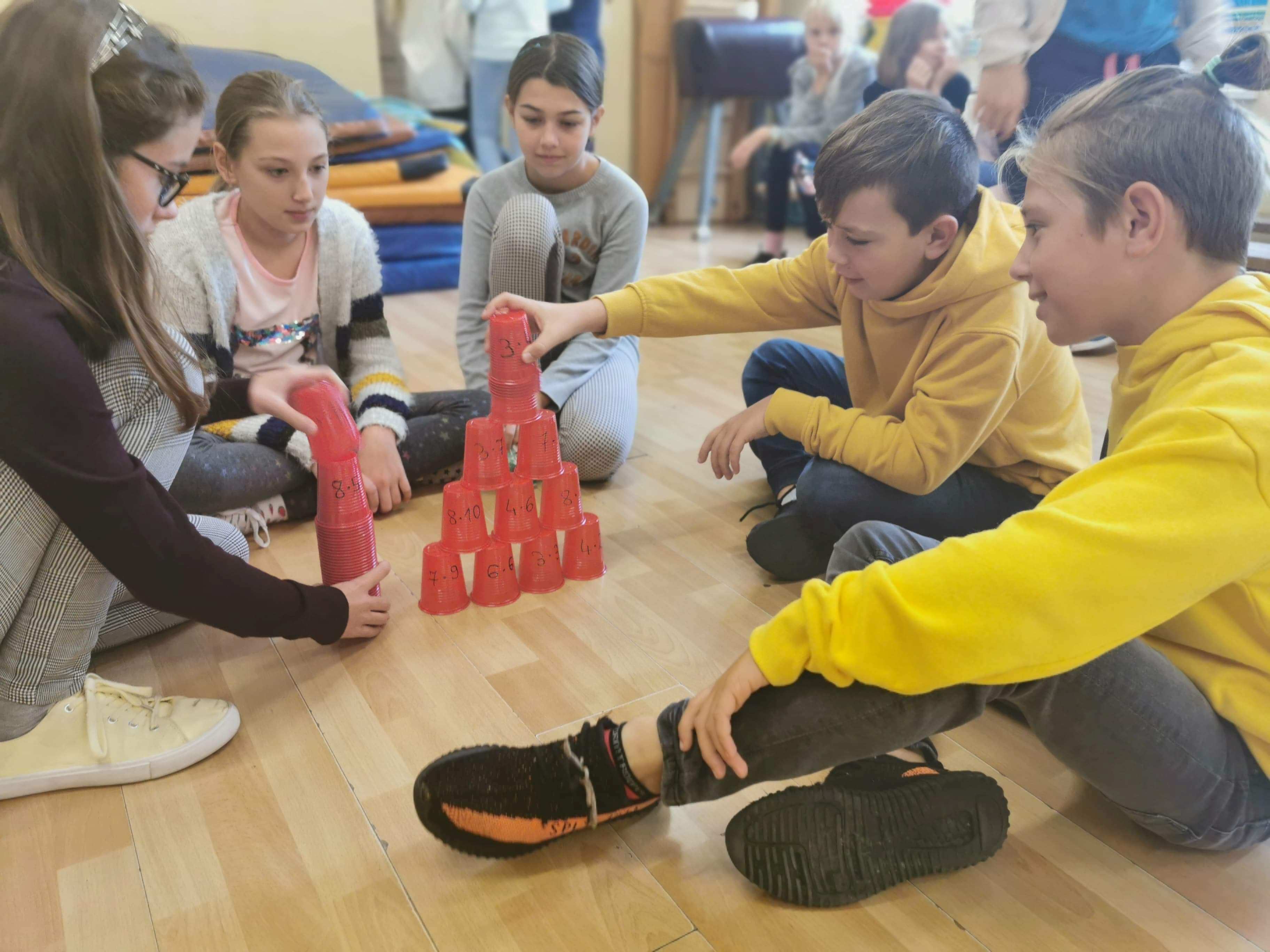 Matematyczne zabawy i potyczki uczniów z SP w Kunicach