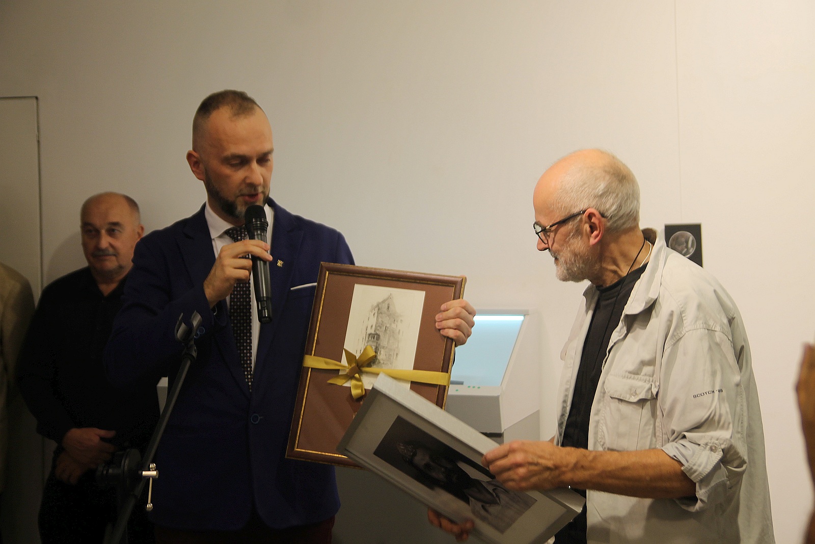 Kończy się niezwykła wystawa biżuterii w Galerii Sztuki