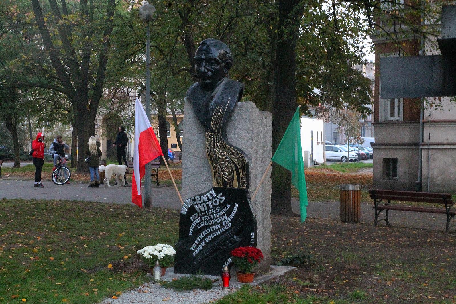 Witosowe Zaduszki przy pomniku Wincentego Witosa w Legnicy