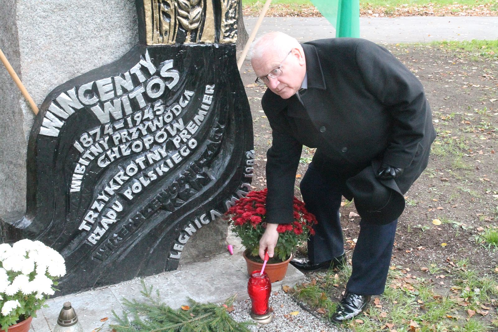 Witosowe Zaduszki przy pomniku Wincentego Witosa w Legnicy