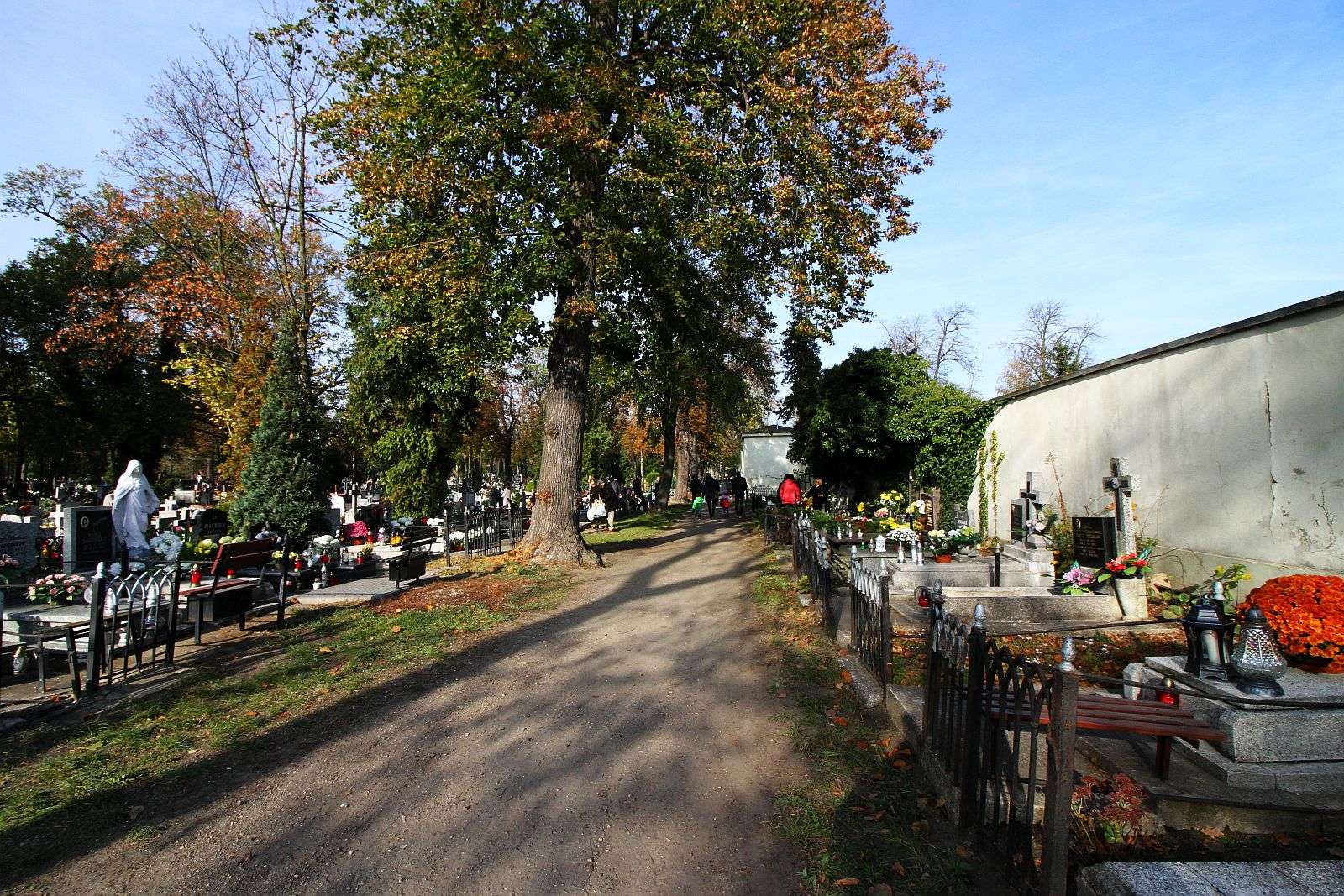 Wszystkich Świętych na legnickim cmentarzu komunalnym