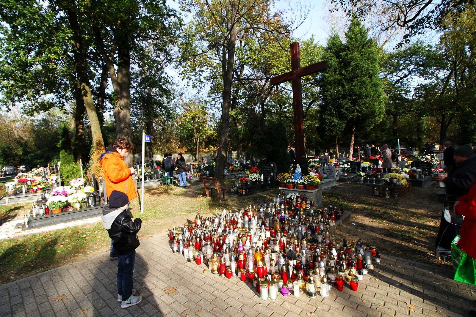 Wszystkich Świętych na legnickim cmentarzu komunalnym