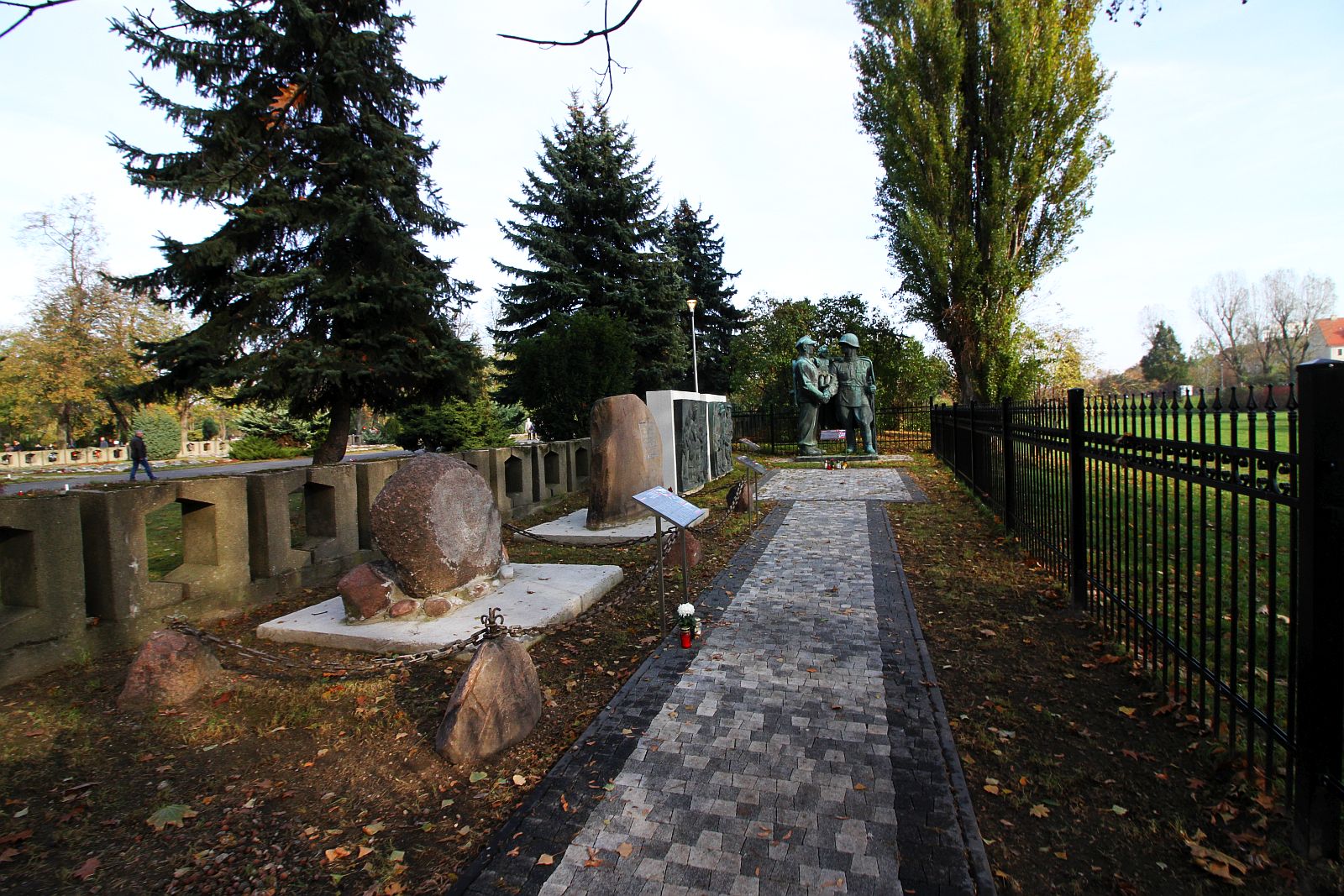 Wszystkich Świętych na legnickim cmentarzu komunalnym