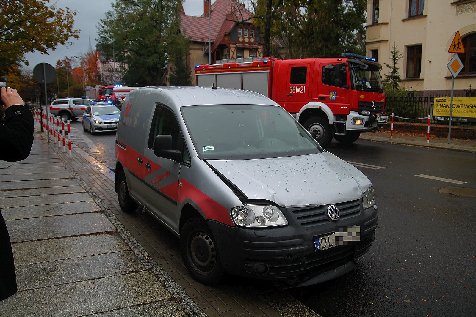Zderzenie dwóch aut na skrzyżowaniu Okrzei i Rataja