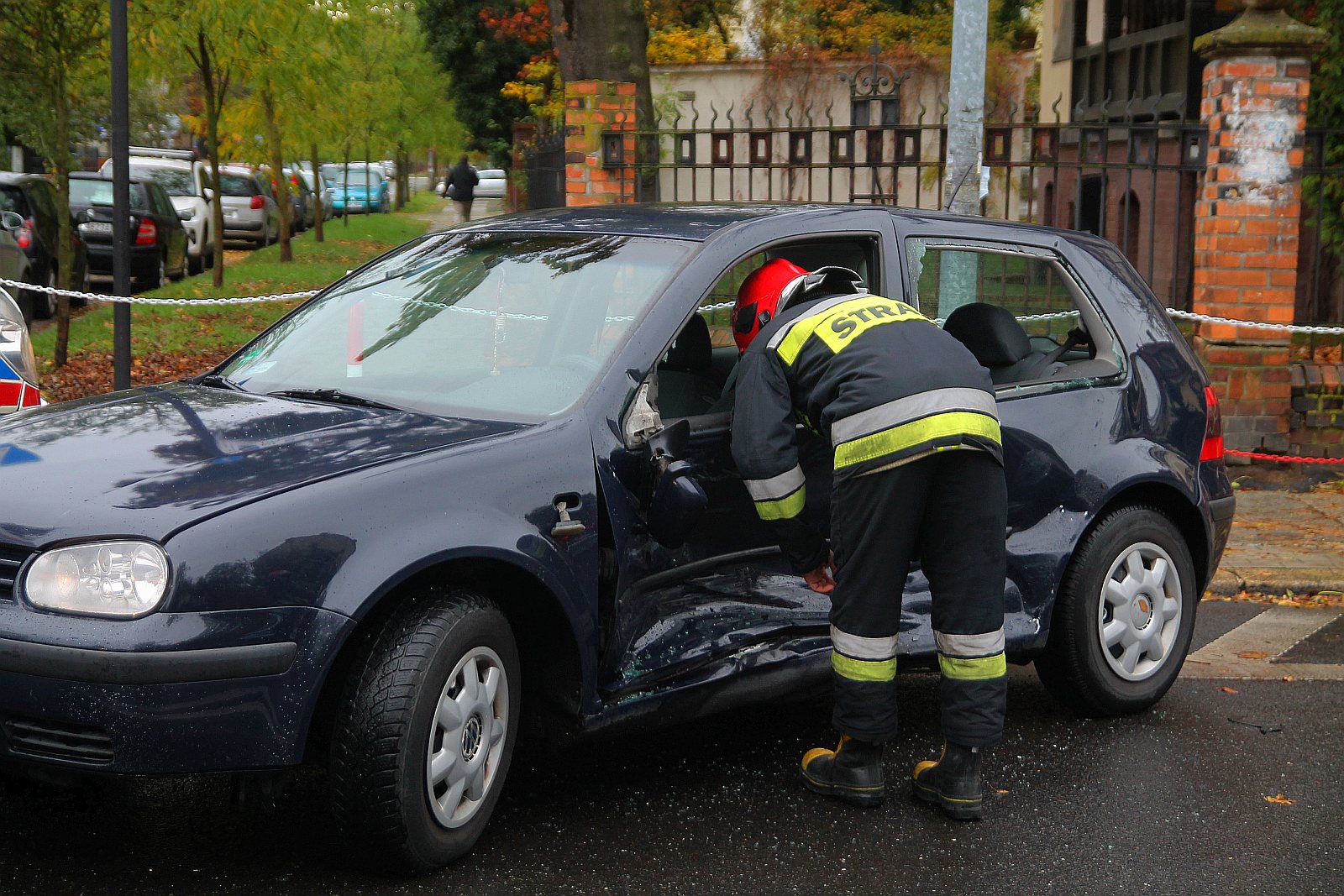 Zderzenie dwóch aut na skrzyżowaniu Okrzei i Rataja