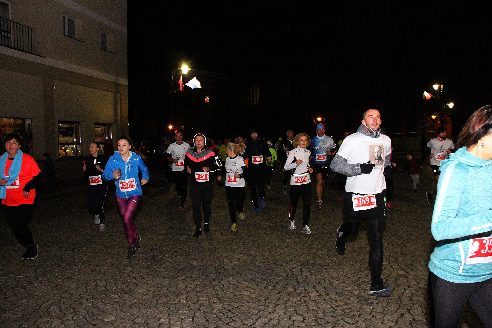 Legnicki Bieg Niepodległości. Biegi główny na dystansie 5500 m.