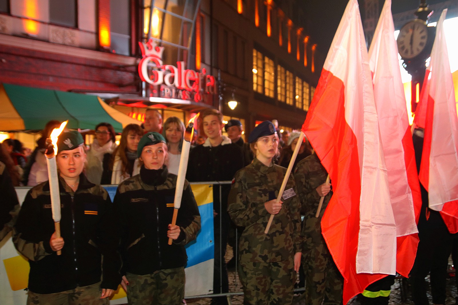 Legnicki Bieg Niepodległości. Biegi główny na dystansie 5500 m.