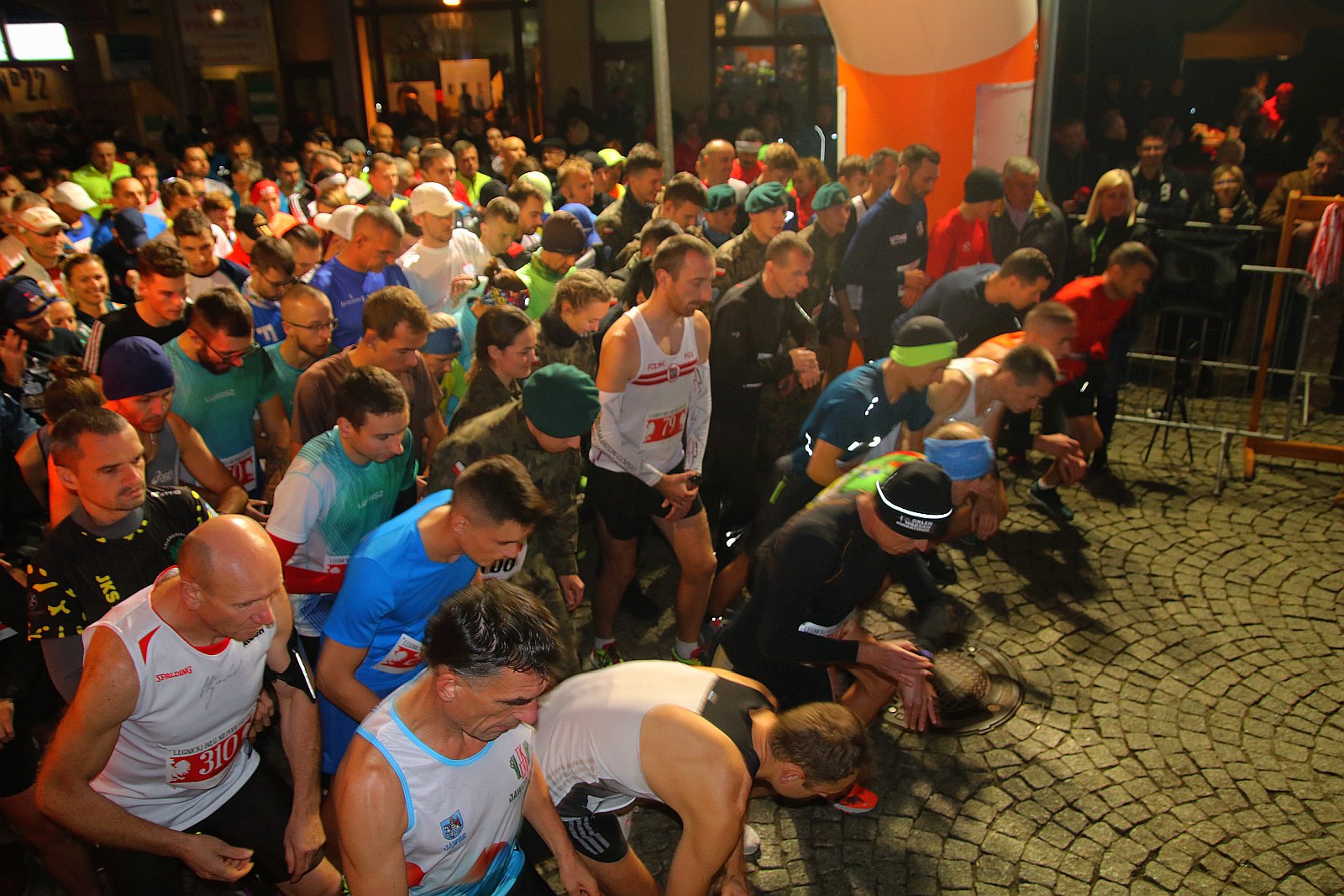 Legnicki Bieg Niepodległości. Biegi główny na dystansie 5500 m.