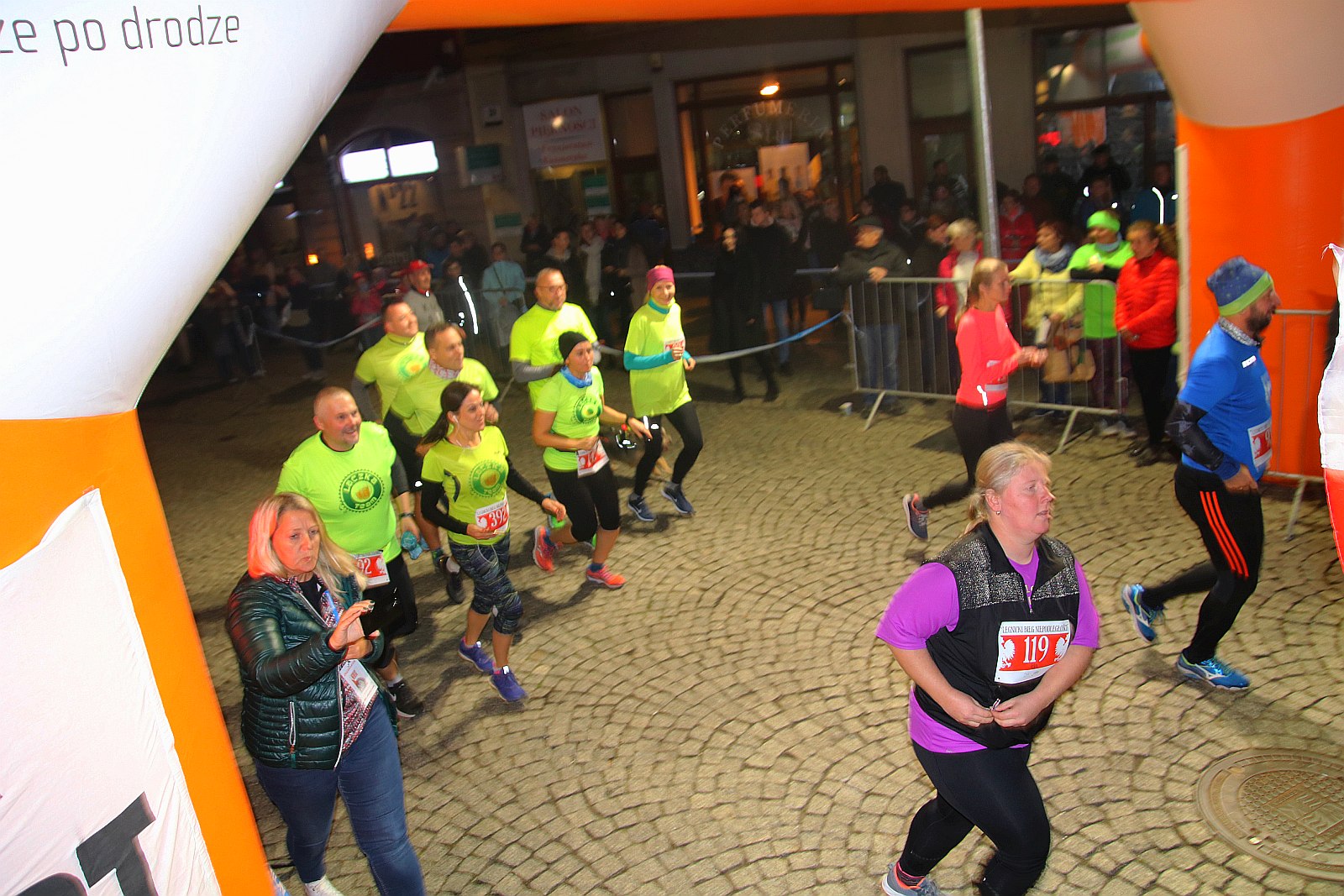 Legnicki Bieg Niepodległości. Biegi główny na dystansie 5500 m.