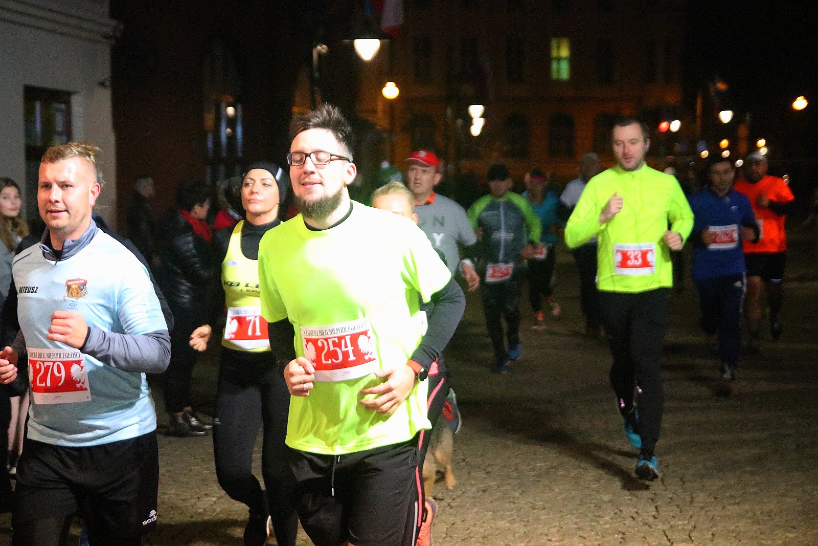 Legnicki Bieg Niepodległości. Biegi główny na dystansie 5500 m.