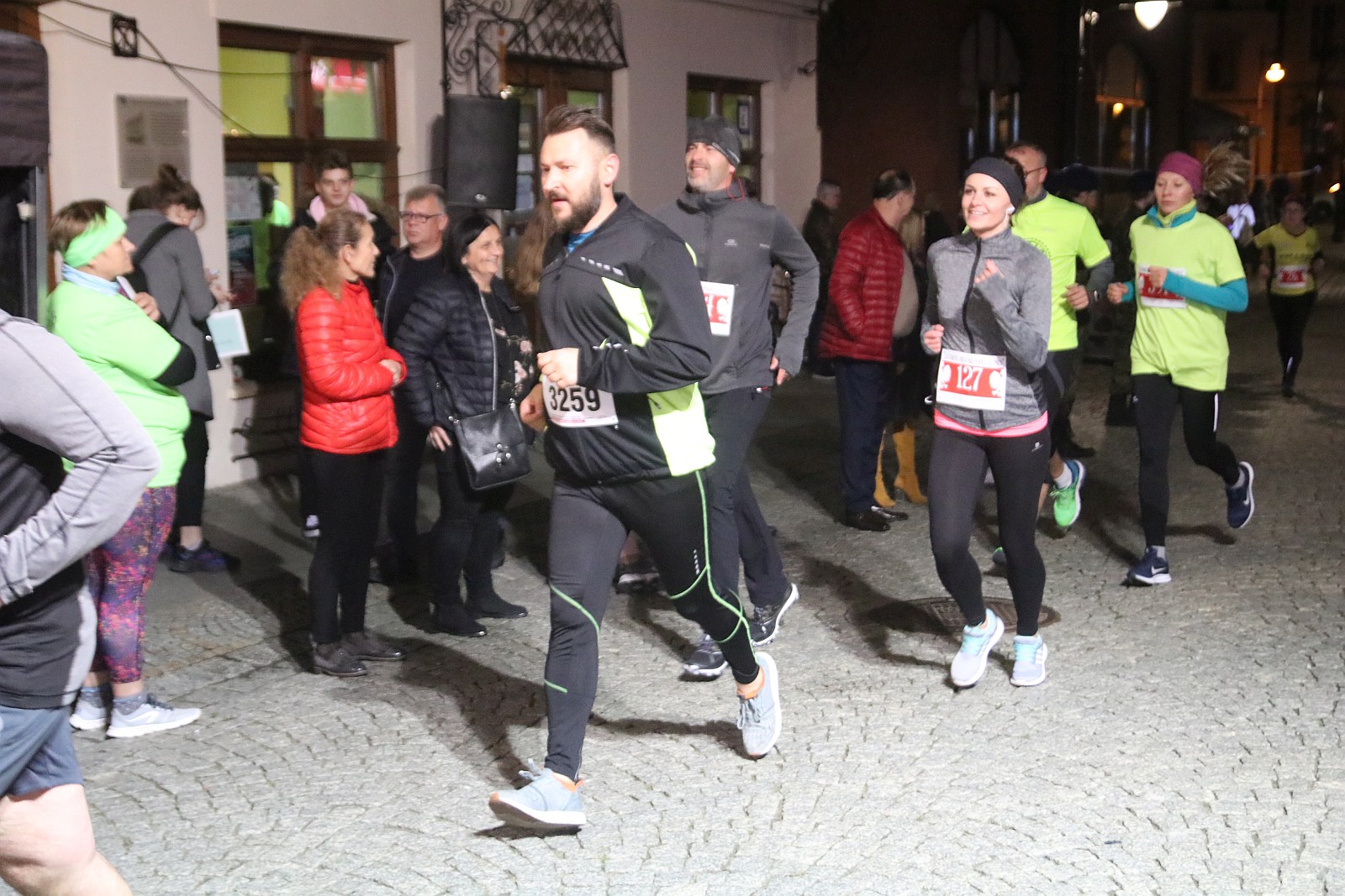Legnicki Bieg Niepodległości. Biegi główny na dystansie 5500 m.
