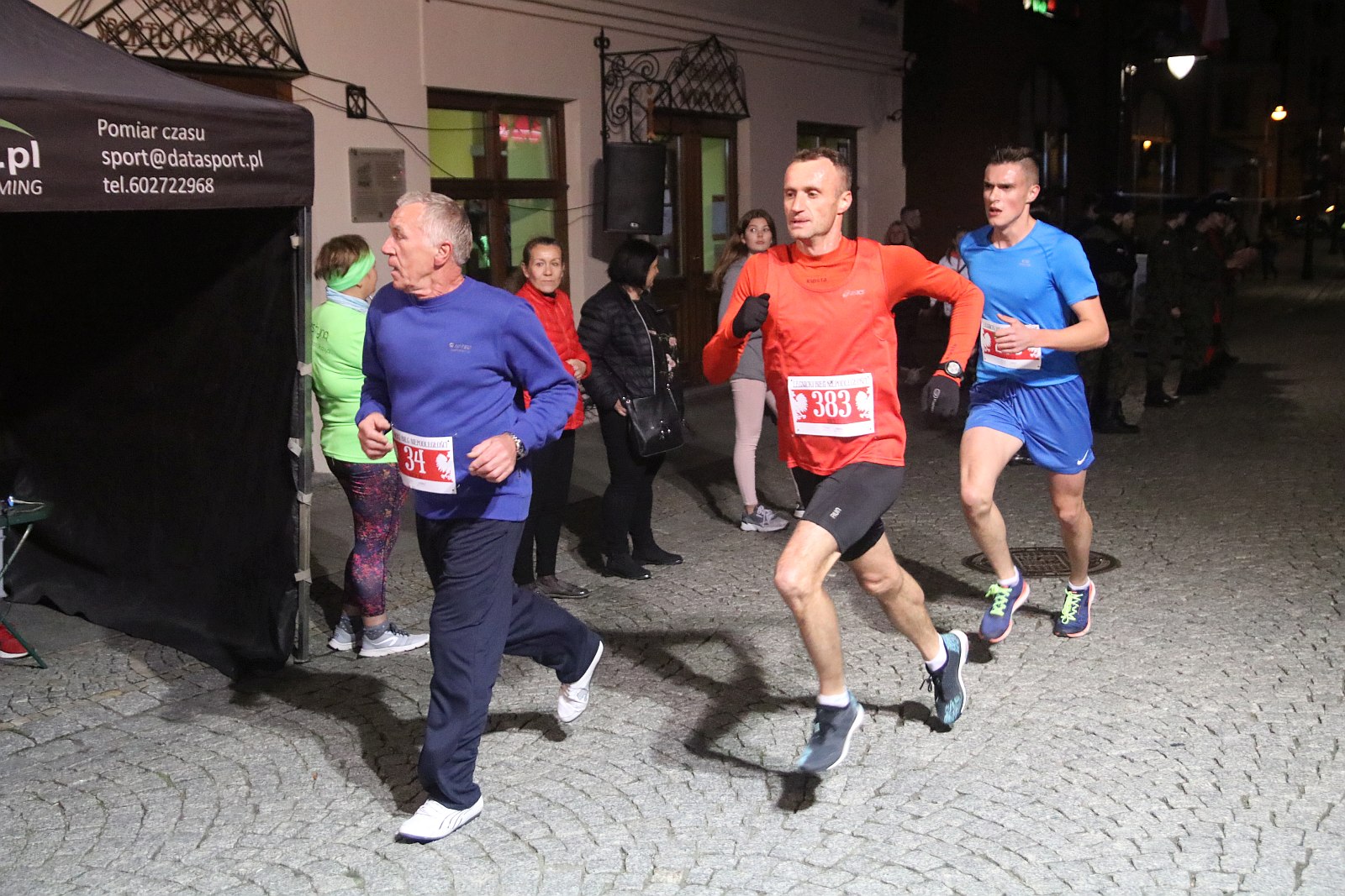 Legnicki Bieg Niepodległości. Biegi główny na dystansie 5500 m.