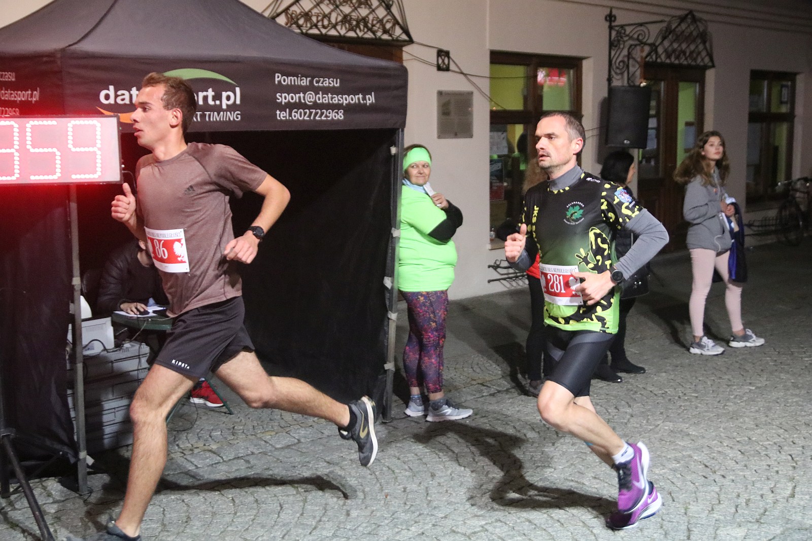 Legnicki Bieg Niepodległości. Biegi główny na dystansie 5500 m.