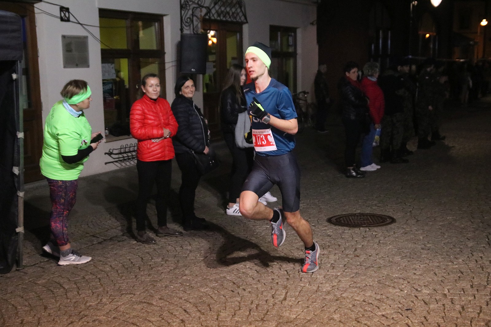 Legnicki Bieg Niepodległości. Biegi główny na dystansie 5500 m.