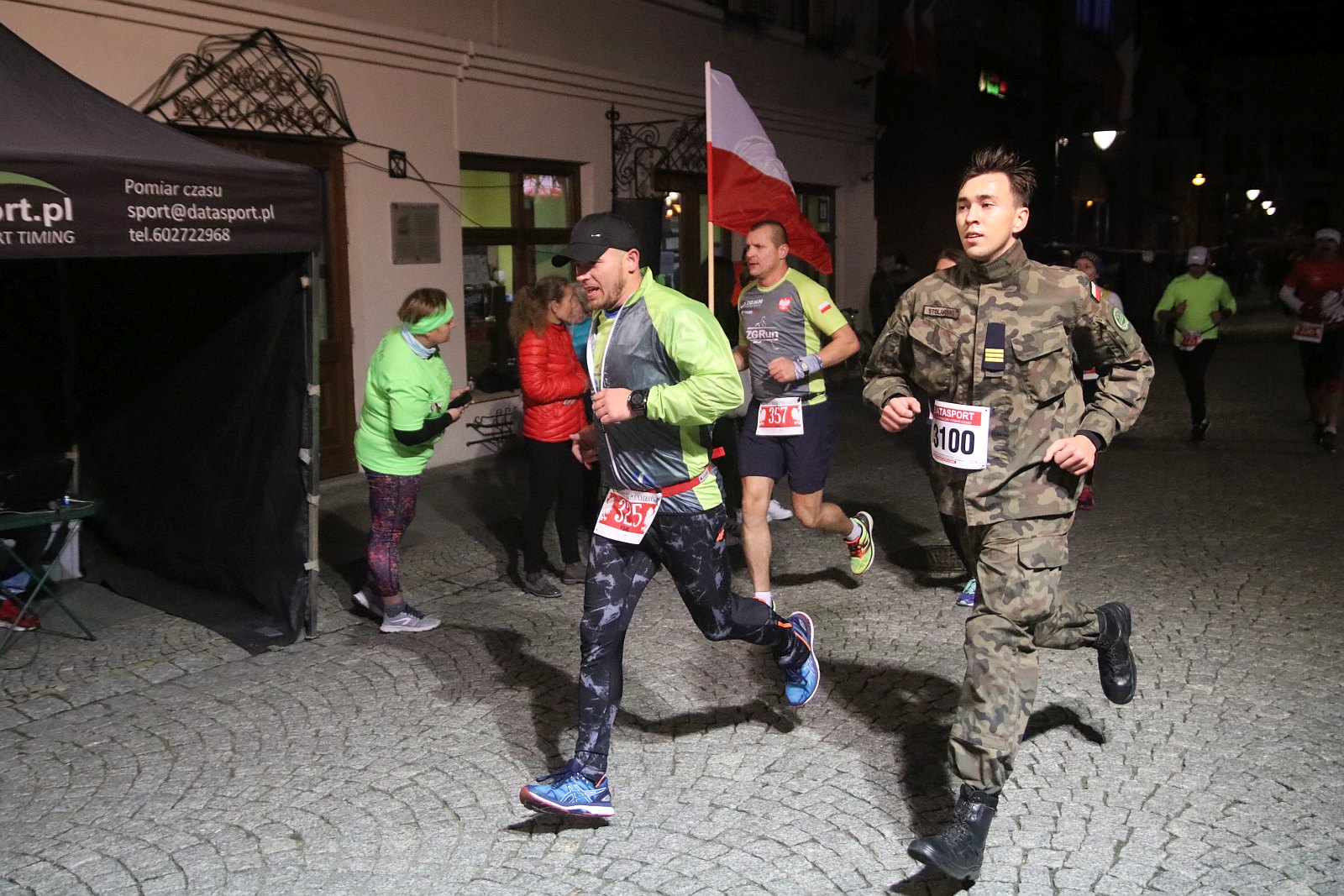Legnicki Bieg Niepodległości. Biegi główny na dystansie 5500 m.