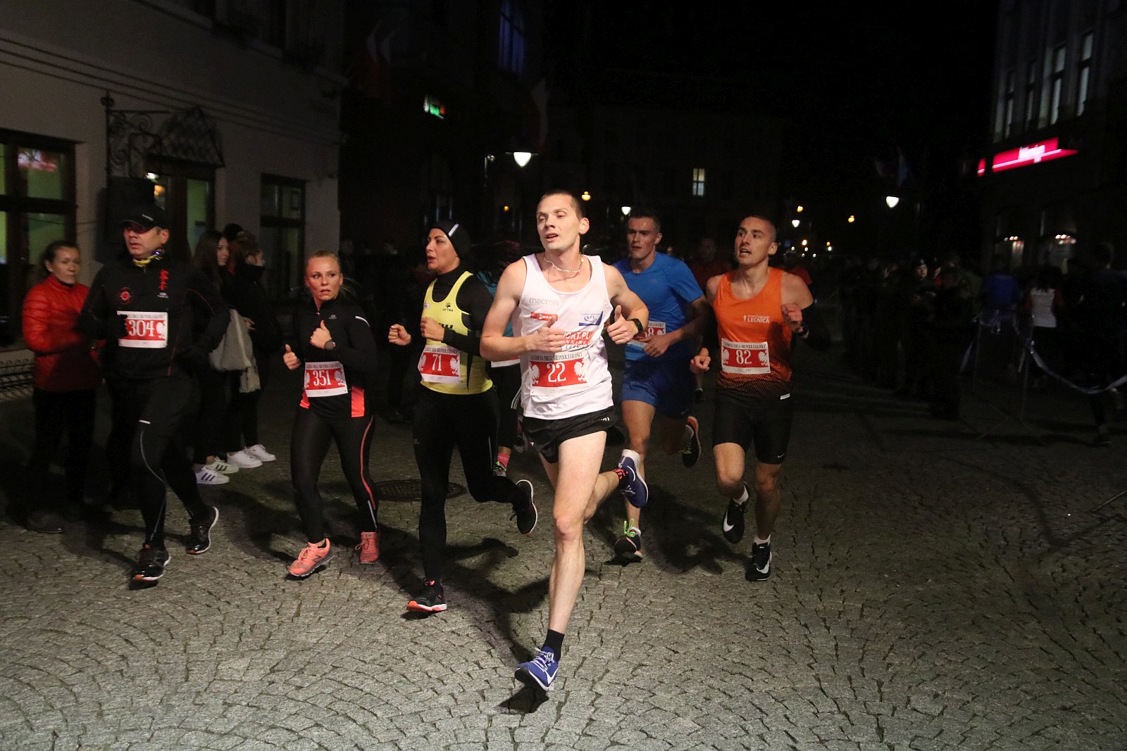 Legnicki Bieg Niepodległości. Biegi główny na dystansie 5500 m.