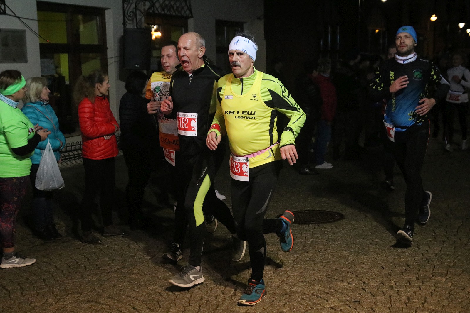 Legnicki Bieg Niepodległości. Biegi główny na dystansie 5500 m.