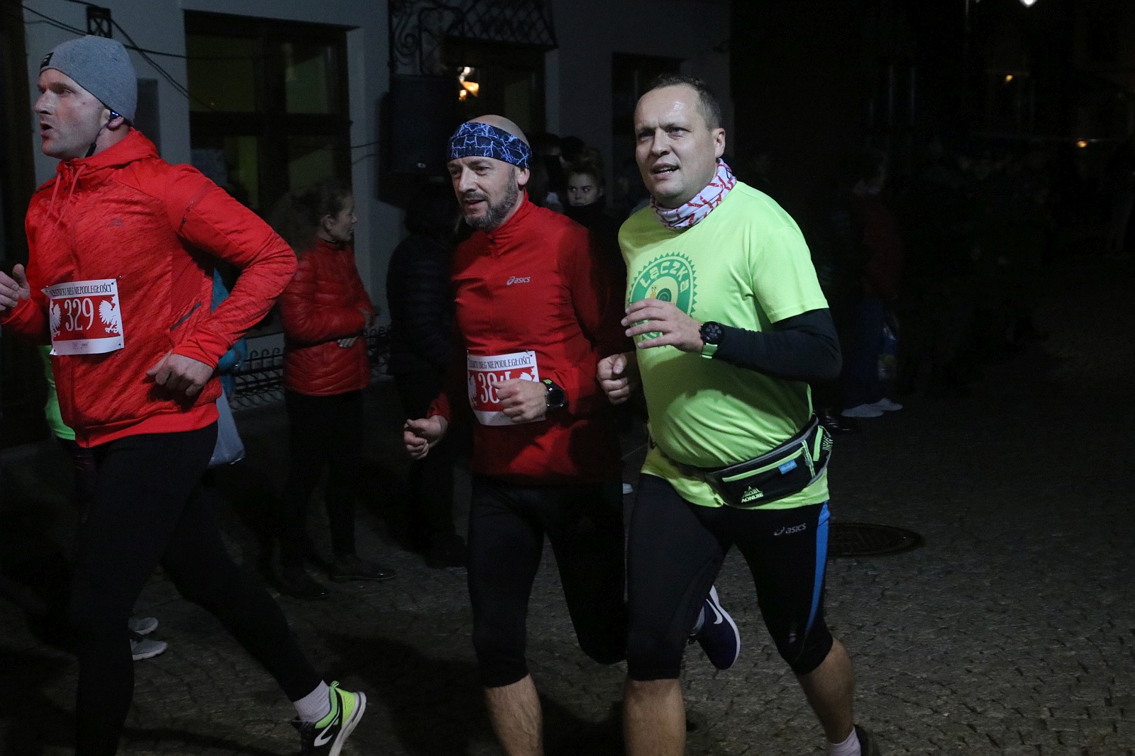 Legnicki Bieg Niepodległości. Biegi główny na dystansie 5500 m.
