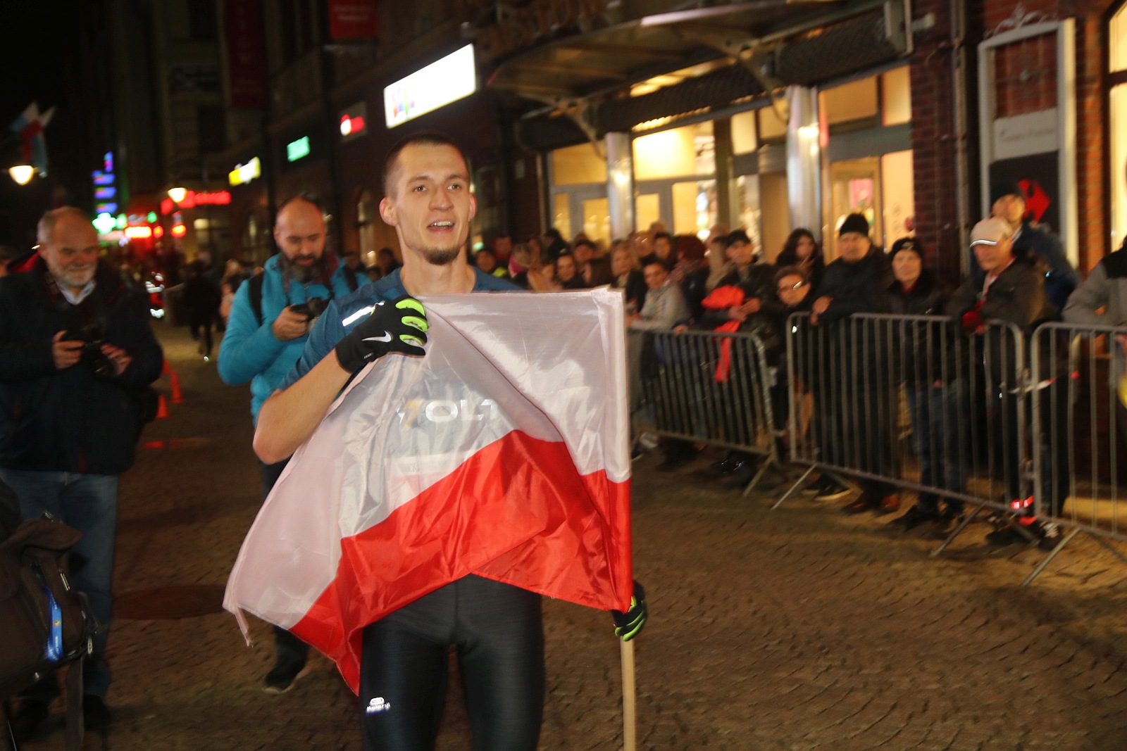Legnicki Bieg Niepodległości. Biegi główny na dystansie 5500 m.