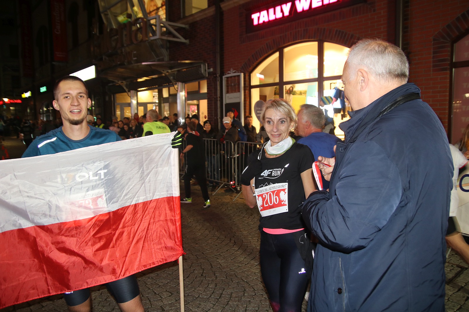 Legnicki Bieg Niepodległości. Biegi główny na dystansie 5500 m.