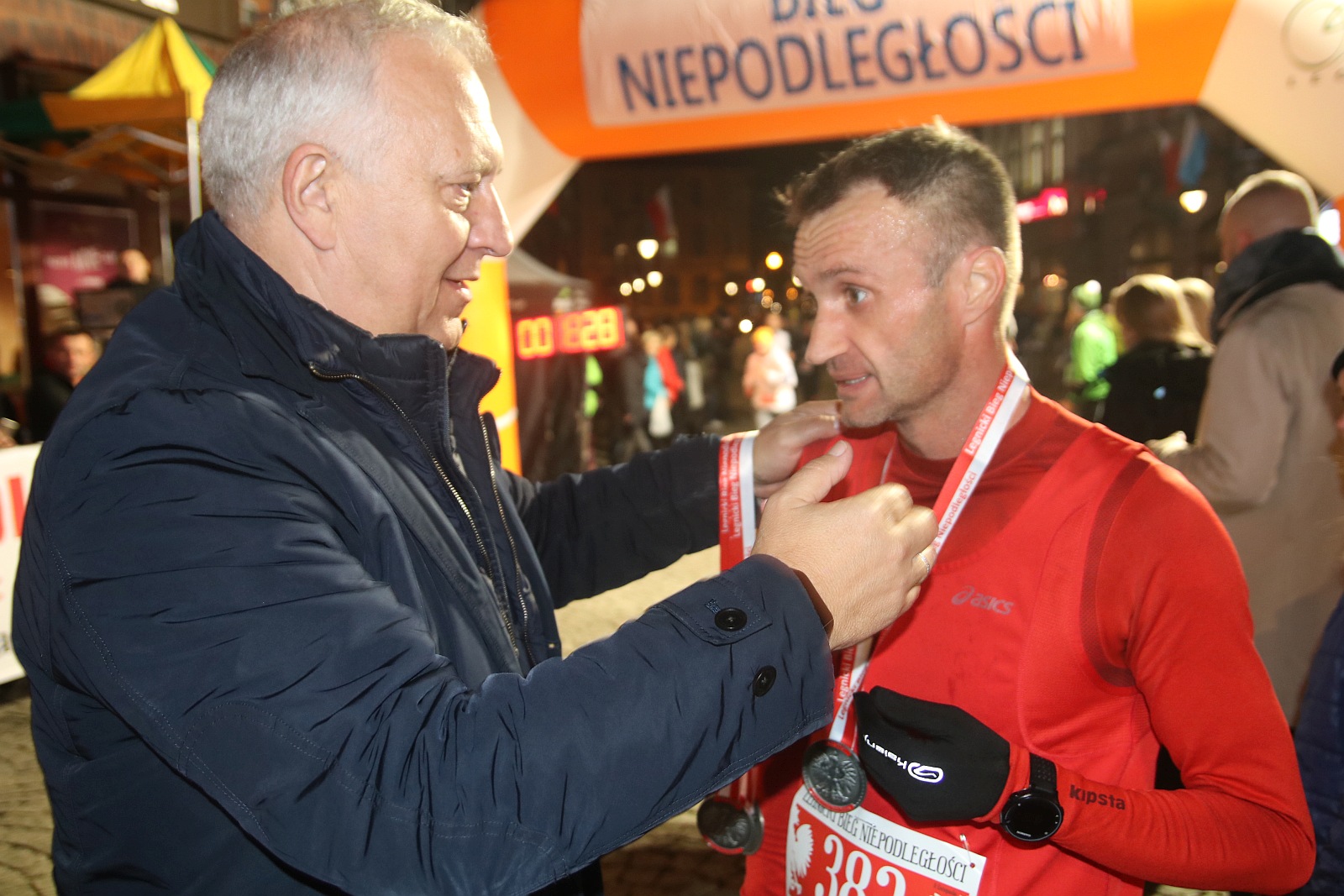 Legnicki Bieg Niepodległości. Biegi główny na dystansie 5500 m.