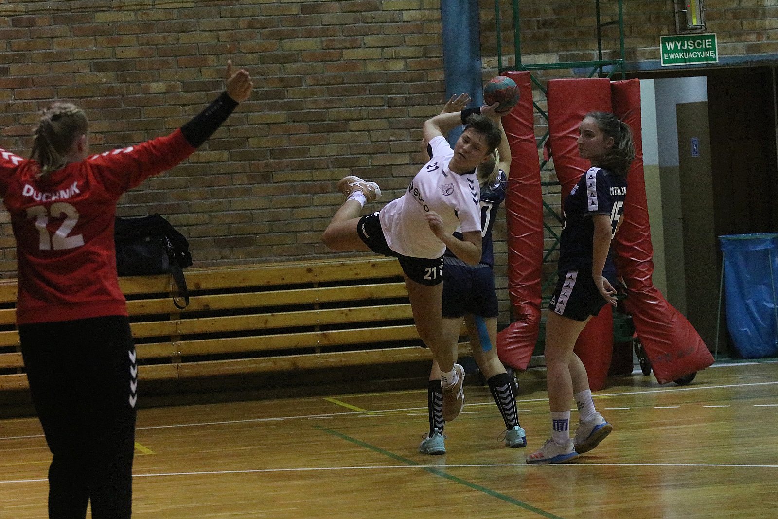 UKS Dziewiątka Legnica – Polonia Kępno 31:21 (14:14)