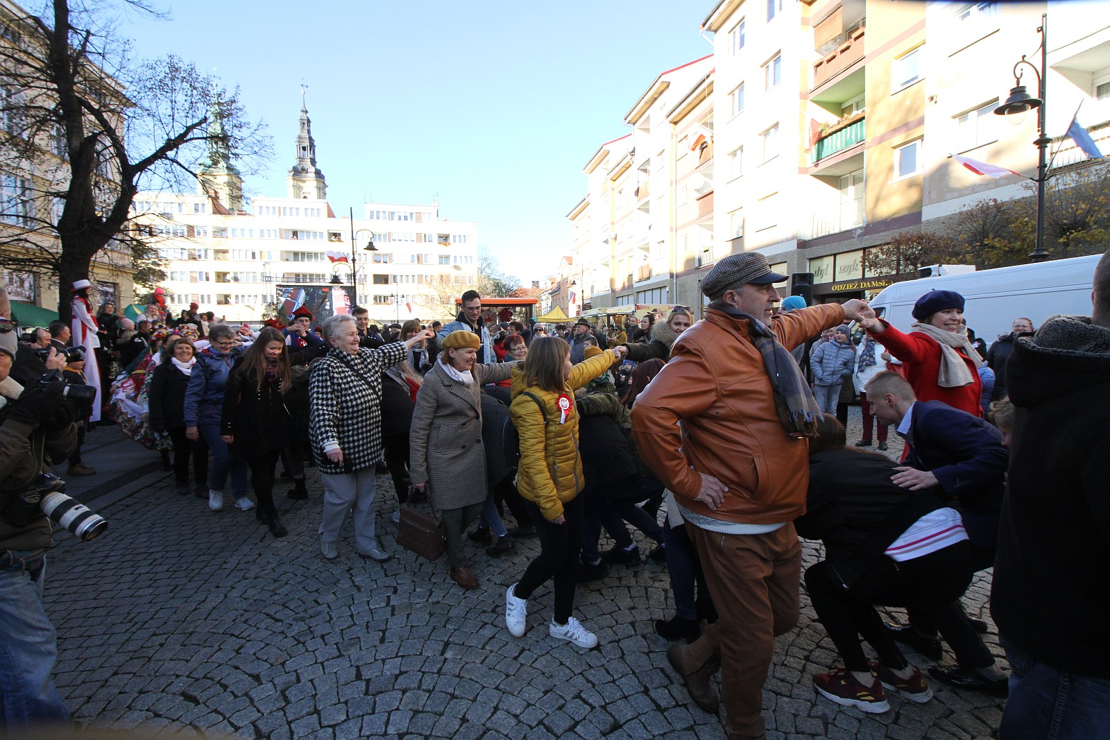 Na legnickim rynku trwa Piknik Patriotyczny