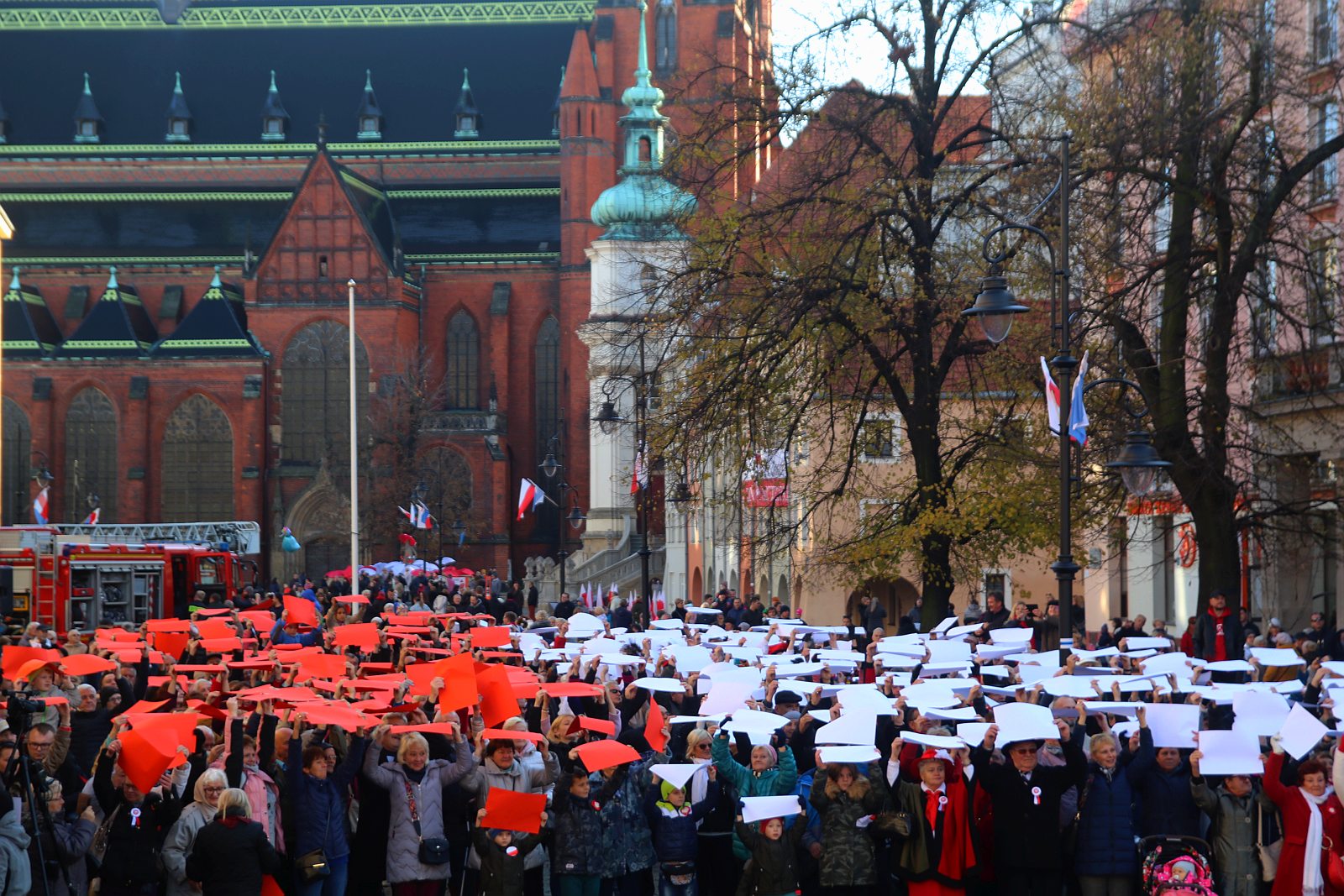 Na legnickim rynku trwa Piknik Patriotyczny