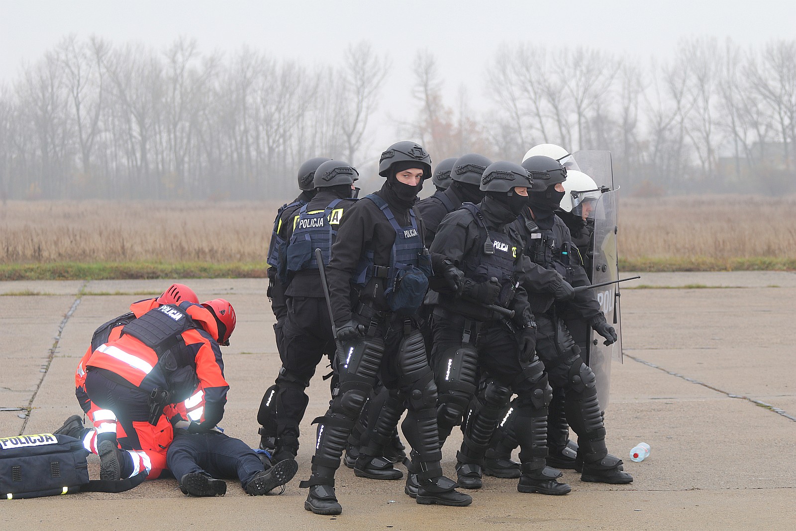 Wielkie policyjne manewry odbyły się na legnickim lotnisku